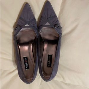 Beautiful gray pumps!